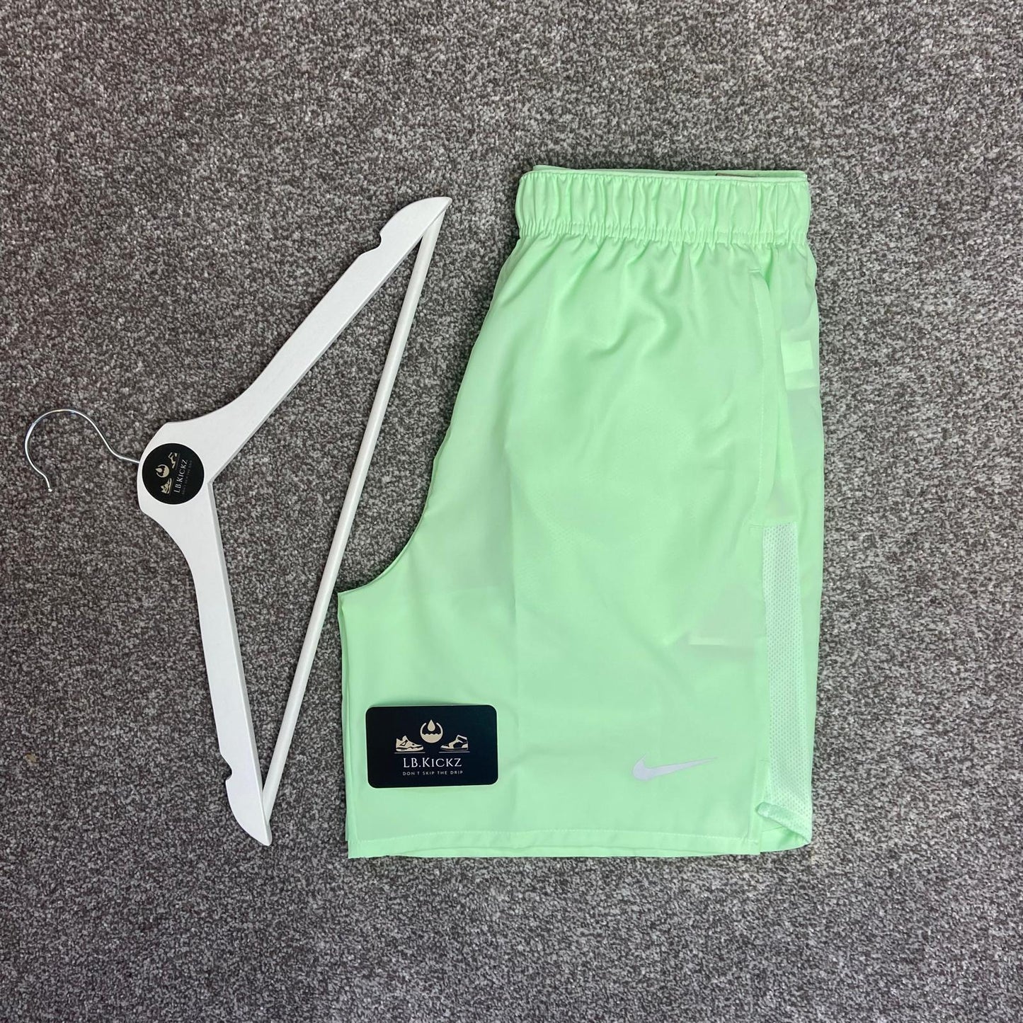 Nike Challenger Shorts 'Vapour Green'