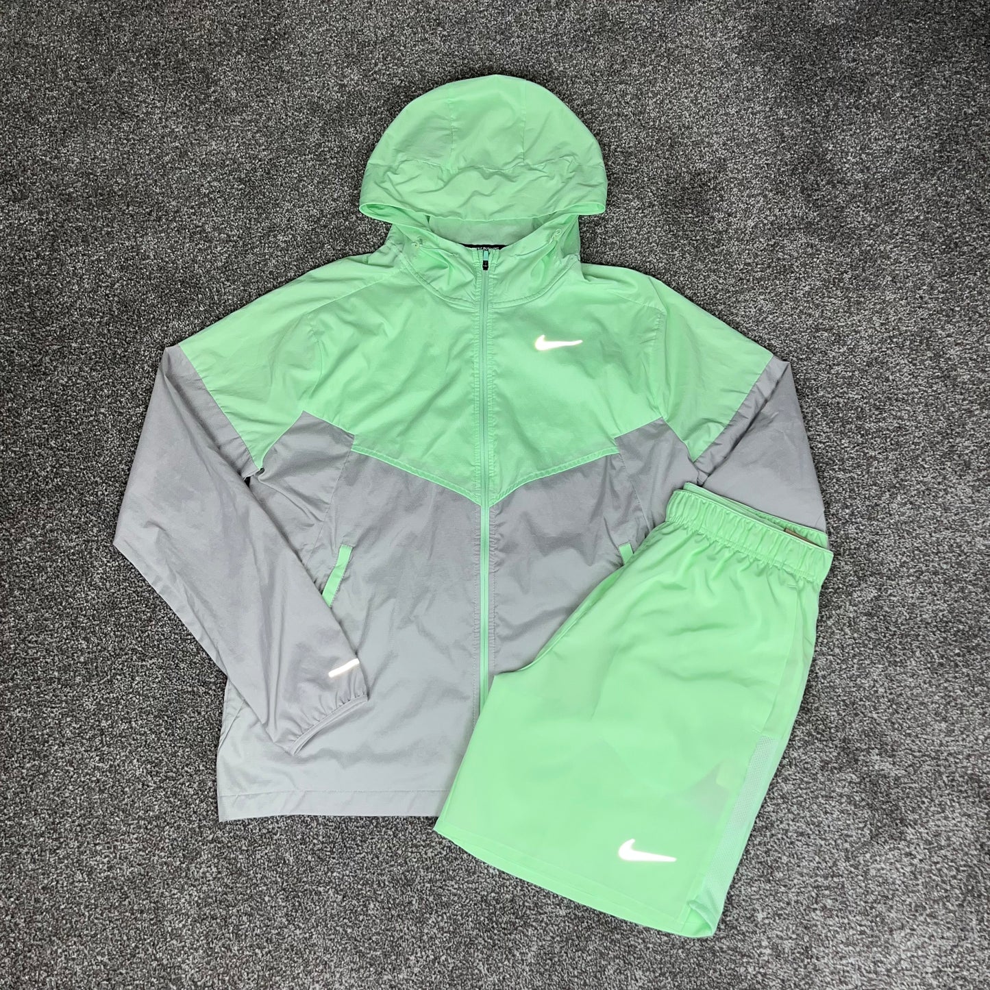 Nike UV Windrunner & 7" Challenger Shorts 'Vapour Green'